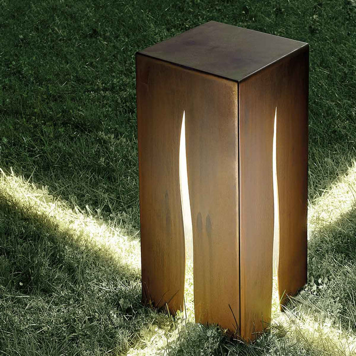 Granito Rust Outdoor Floor Lamp