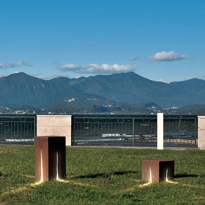 Granito Rust Outdoor Floor Lamp